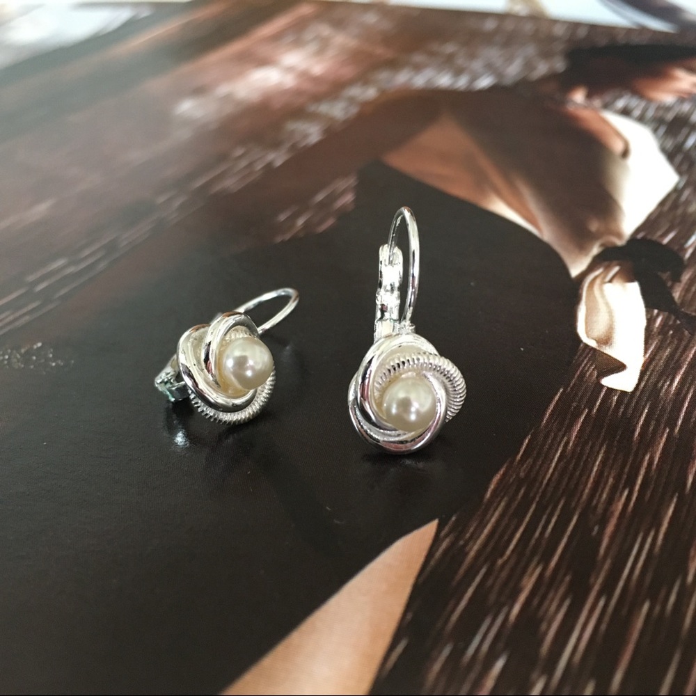 Pearl and sliver drop earrings